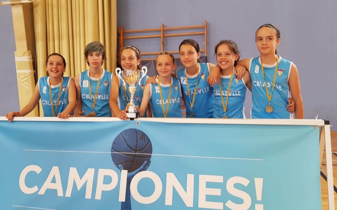 El equipo mini femenino de La Salle Palma, campeón de Baleares